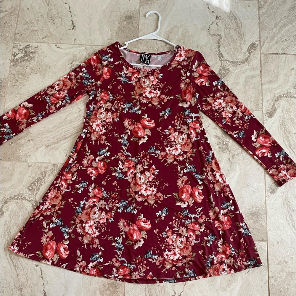 6/$20 Sweet TMG New York Dress, Soft Red Floral Design, Feminine, Vintage Vibe - Picture 6 of 9